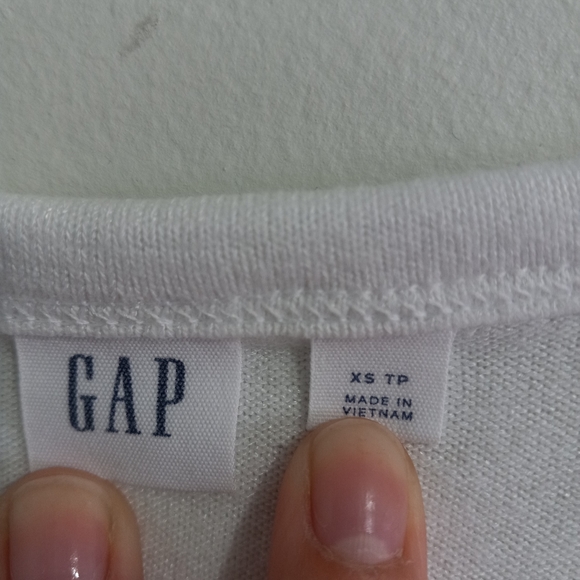 **SOLD**GAP | XS white loose fit long sleeve with ruffled cuffs - Picture 6 of 7